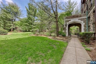 100 W Palisade Ave in Englewood, NJ - Building Photo - Building Photo