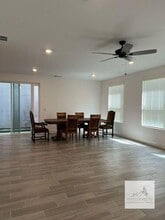 2710 E Tamarind Dr in Fresno, CA - Foto de edificio - Building Photo