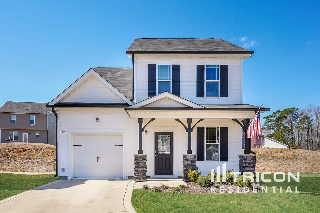169 Forsyth Pkwy in Clayton, NC - Building Photo