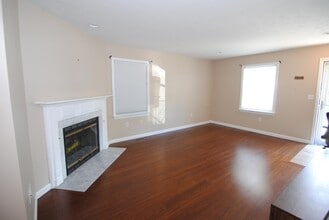 77 Cadogan Way in Nashua, NH - Building Photo - Building Photo