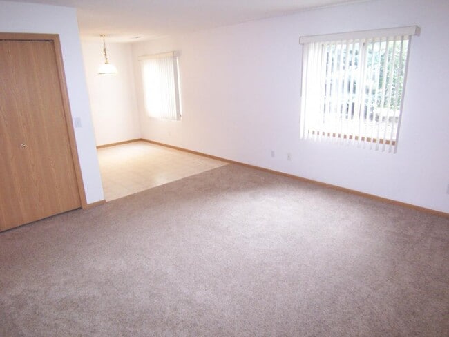 Woodside Apartments in Mt. Pleasant, MI - Building Photo - Interior Photo