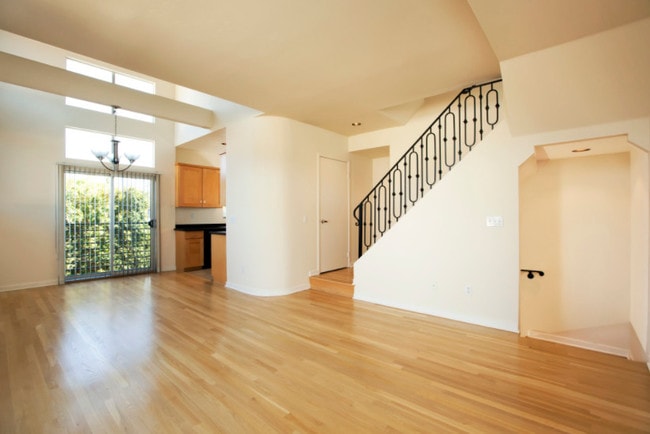 900 N Croft Ave, Unit 3 in Los Angeles, CA - Foto de edificio - Building Photo