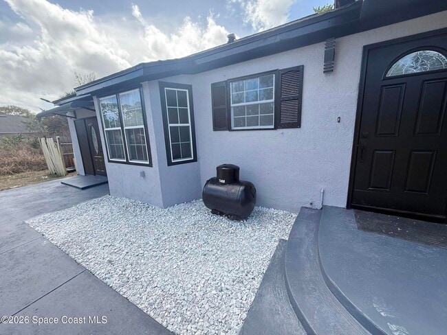 130 Cascade Ave SE in Palm Bay, FL - Building Photo - Building Photo