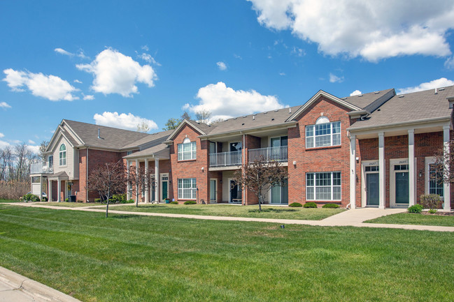 Manors at North Pointe in Chesterfield, MI - Foto de edificio - Building Photo