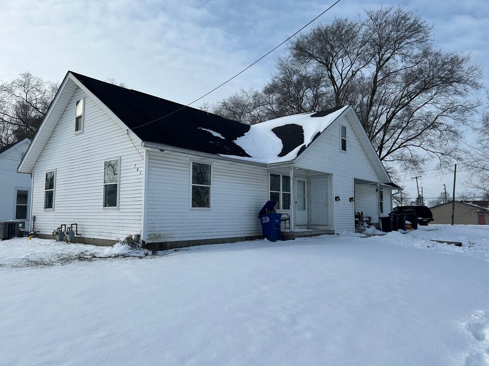 701 Center St in Shelbyville, IN - Building Photo