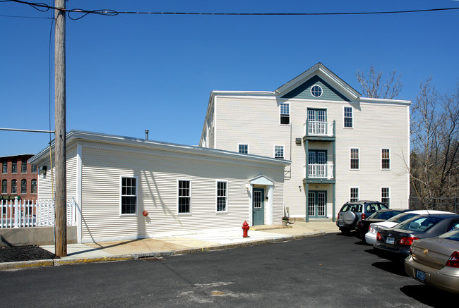 148 Allen St in Woonsocket, RI - Foto de edificio - Building Photo