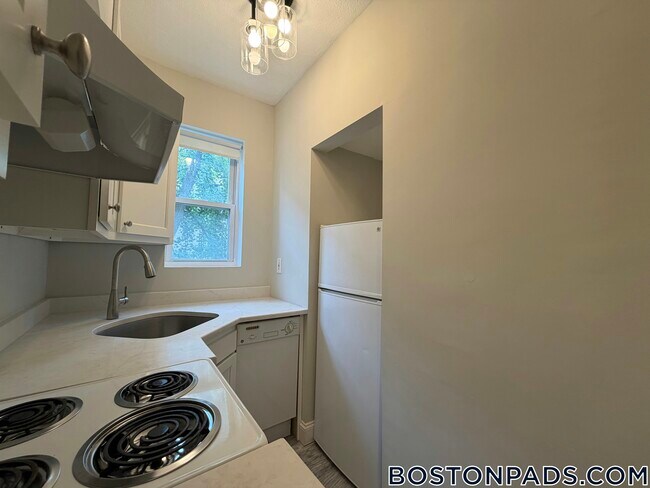 111 Norway St, Unit 202