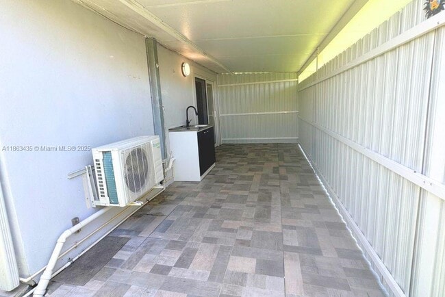 7930 SW 36th Terrace in Miami, FL - Building Photo - Building Photo