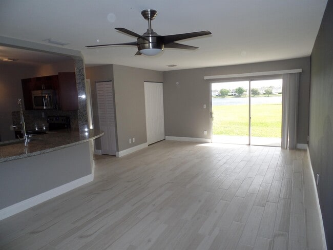 3421 NW 44th St in Lauderdale Lakes, FL - Building Photo - Building Photo