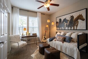 The Broadwater in Pasadena, TX - Building Photo