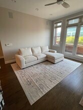 1116 W Hubbard St, Unit 4W in Chicago, IL - Building Photo - Building Photo