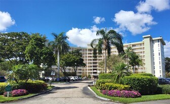 3090 N Course Dr in Pompano Beach, FL - Building Photo