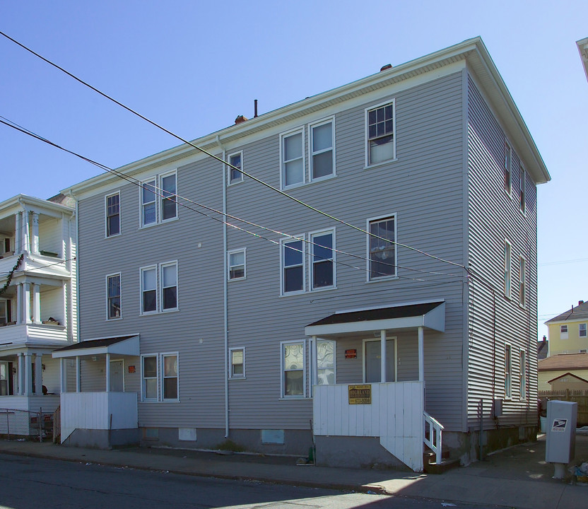 51-59 Benjamin St in Fall River, MA - Foto de edificio