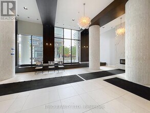 38-3438 Annie Craig Dr in Toronto, ON - Building Photo - Building Photo