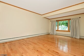 32 Washburn Pl in Caldwell, NJ - Building Photo - Building Photo