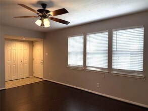 10428 Hammerly Blvd in Houston, TX - Building Photo - Building Photo