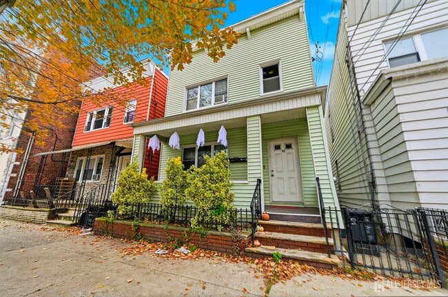 182 Avenue F in Bayonne, NJ - Building Photo - Building Photo