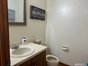 17 Eagle Rock Cir in Monroe, CT - Building Photo - Building Photo