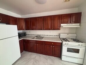 245 E 28th St in Brooklyn, NY - Building Photo - Building Photo