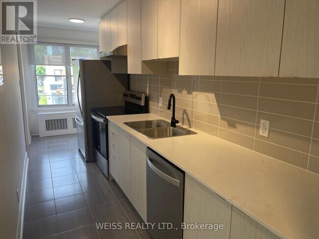 517-517 Eglinton Ave W in Toronto, ON - Building Photo - Building Photo