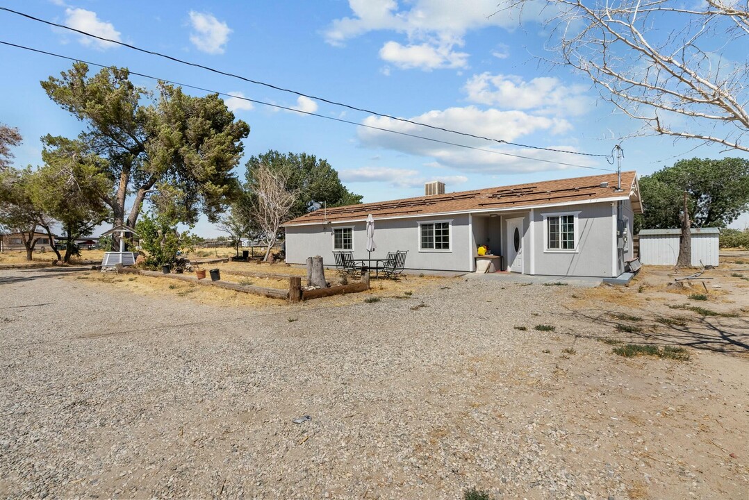 48240 90th St E in Lancaster, CA - Building Photo