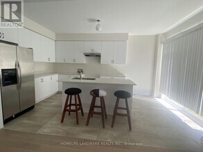 36 Rochester Dr in Barrie, ON - Building Photo - Building Photo