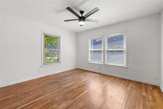 1206 Larkwood Dr in Austin, TX - Building Photo - Building Photo