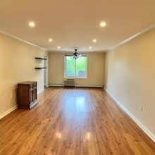 135 Post Ave in Westbury, NY - Building Photo - Building Photo