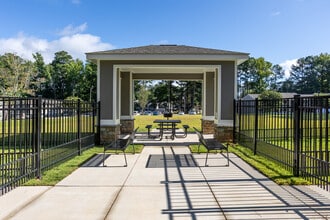 Whispering Pines in Lagrange, GA - Foto de edificio - Building Photo