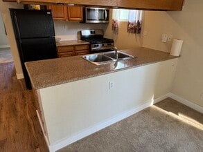 10920 Apricot St, Unit A in Oakland, CA - Foto de edificio - Building Photo