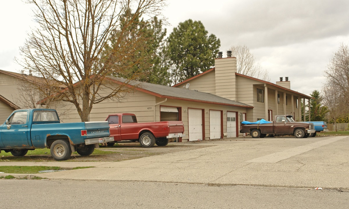 4211-4213 N Abbey Rd in Coeur d'Alene, ID - Building Photo