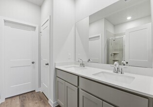 4011 Ancient Honor Dr in Brookshire, TX - Foto de edificio - Building Photo