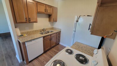 3406 Breckenridge Ln in Louisville, KY - Building Photo - Building Photo