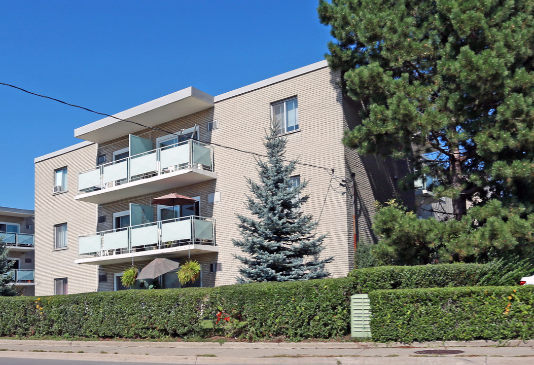 Linwell Terrace in St Catharines, ON - Building Photo