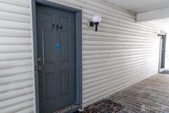 734 Waterford Dr in Edison, NJ - Building Photo - Building Photo