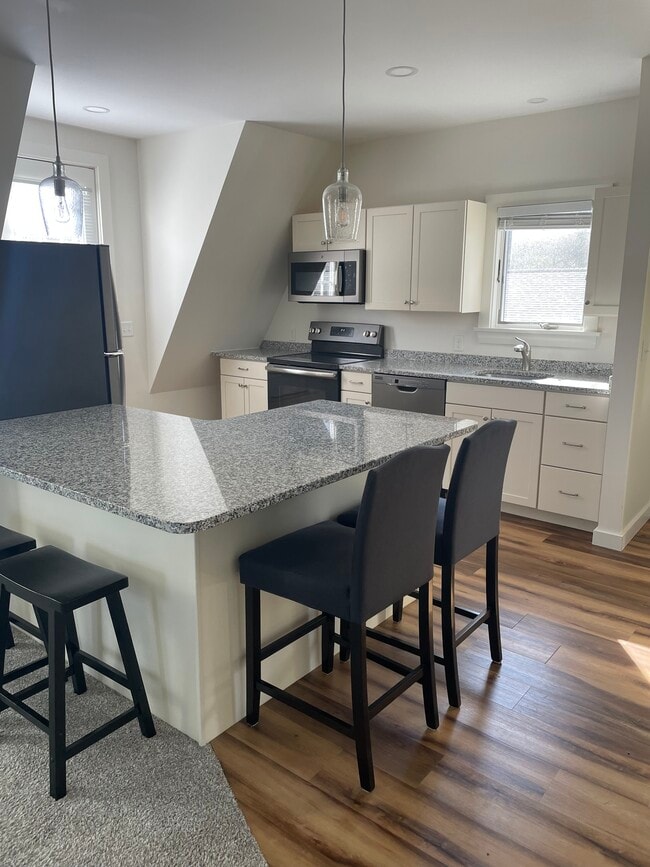 329 Summer St, Unit #3 in Manchester by the Sea, MA - Building Photo - Building Photo