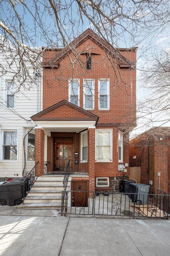 802 Palisade Ave in Union City, NJ - Building Photo - Building Photo
