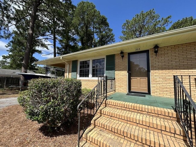 203 Oak Leaf Dr
