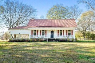 138 Main St in Milner, GA - Building Photo