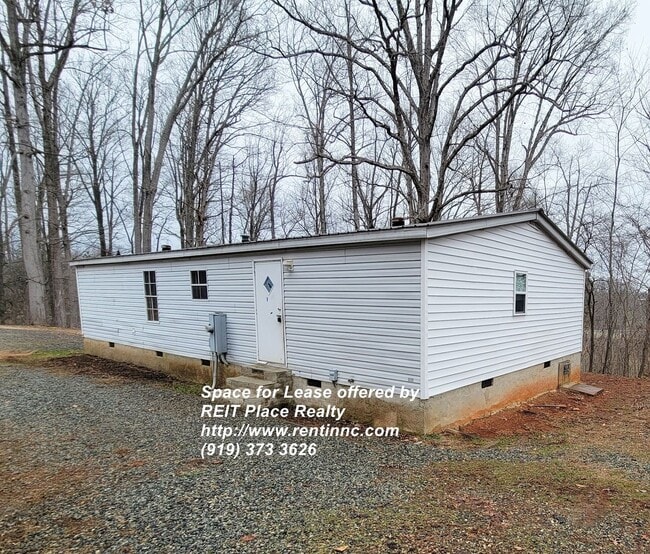 107 Dave McCracken Rd in Siler City, NC - Building Photo - Building Photo