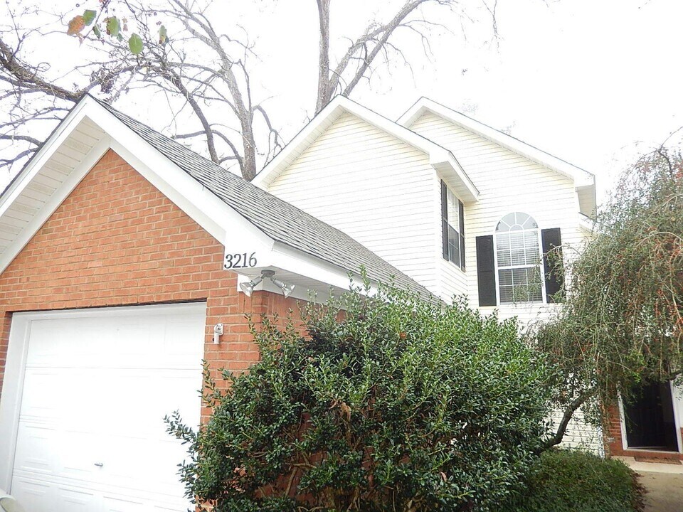 3216 Castle Ct in Tallahassee, FL - Building Photo