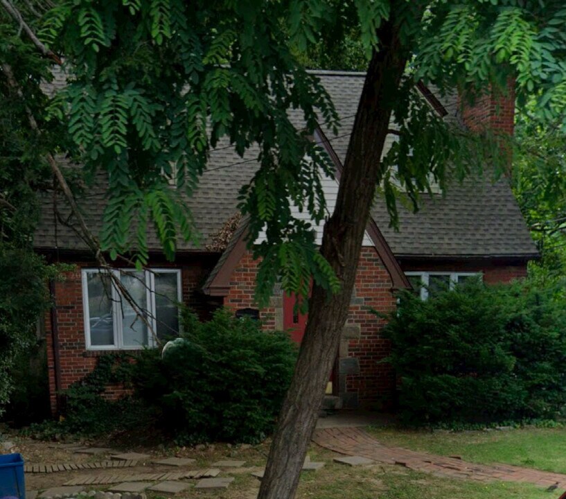 8005 Garland Ave, Unit 3 in Takoma Park, MD - Foto de edificio