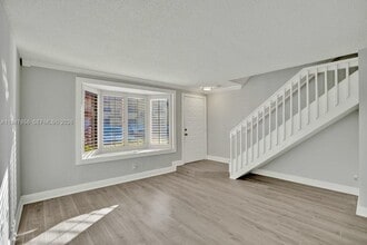 10102 SW 77th Ct in Miami, FL - Foto de edificio - Building Photo