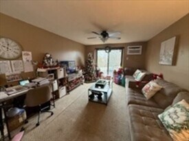 139 King St in Franklin, MA - Building Photo