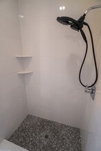 2410 Wharton St, Unit 2nd Floor in Philadelphia, PA - Foto de edificio - Building Photo