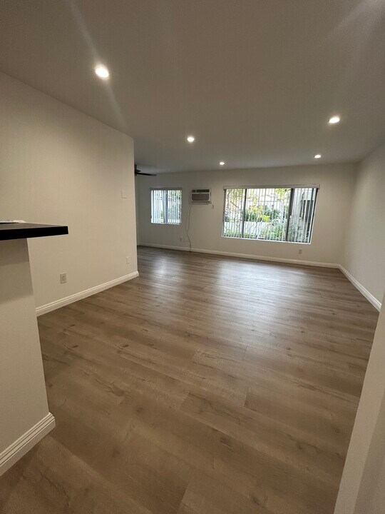 649 Westbourne Dr in West Hollywood, CA - Foto de edificio