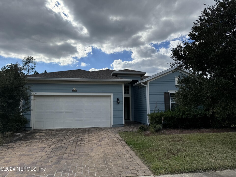 15704 Stedman Lake Dr in Jacksonville, FL - Building Photo