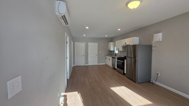 31 Hicks St in New Bedford, MA - Building Photo - Building Photo