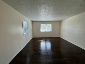 205 Wellons Dr, Unit 205 in Ames, IA - Foto de edificio - Building Photo