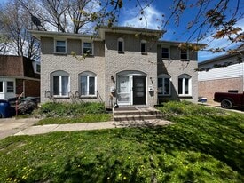 119 E Summerset Ln, Unit right